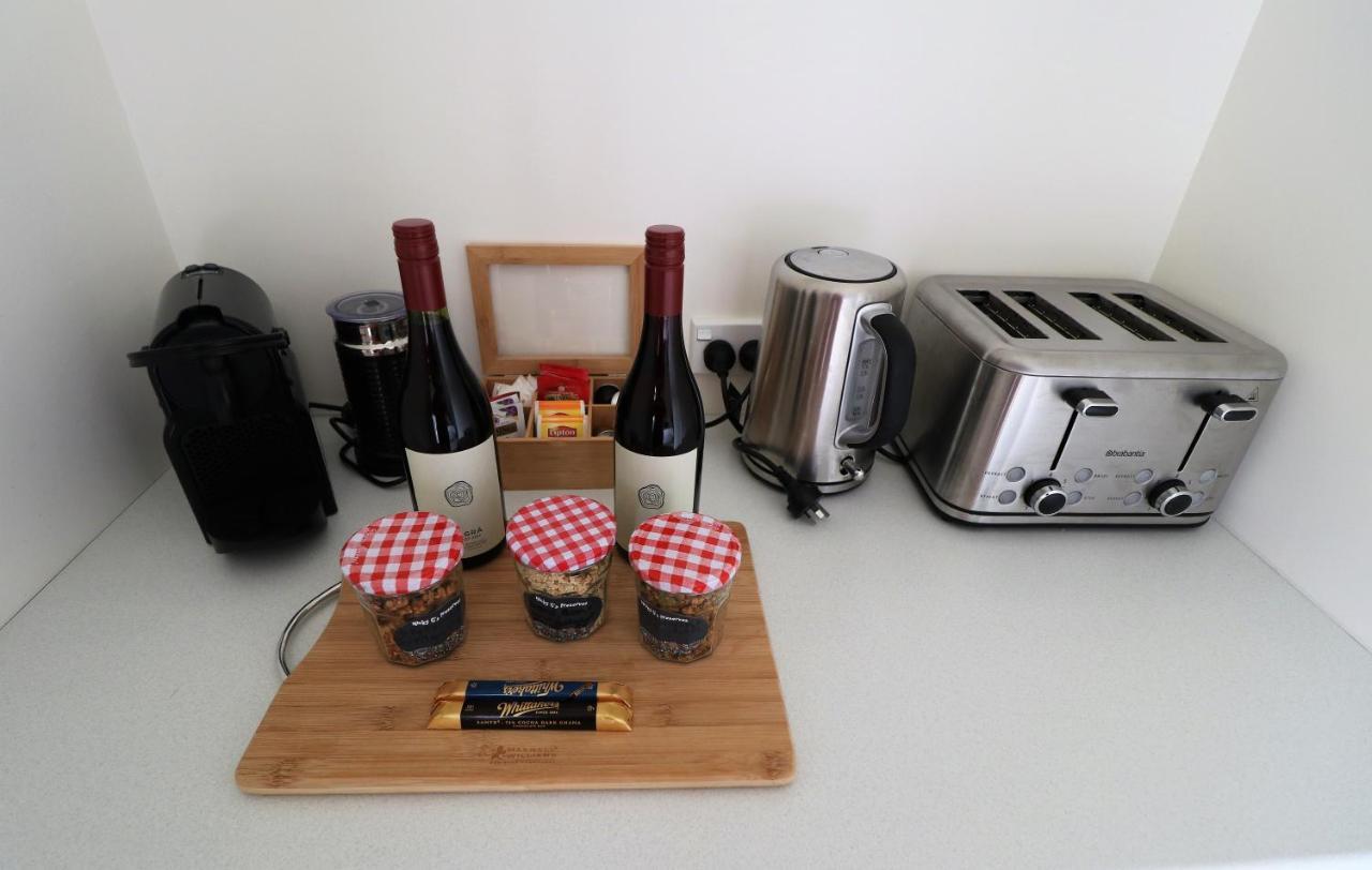 Le Gra Vineyard And Winery Bed & Breakfast Masterton Exterior photo