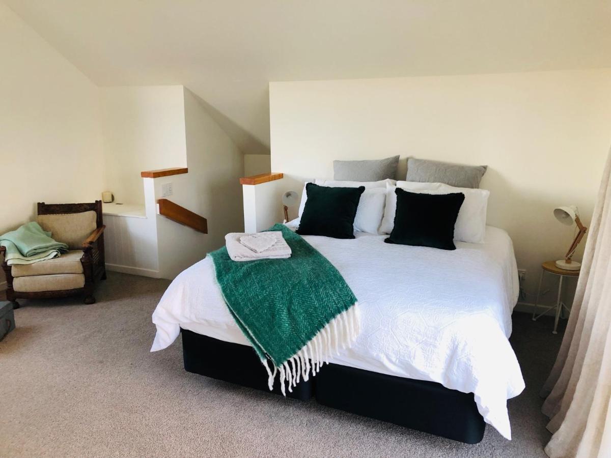 Le Gra Vineyard And Winery Bed & Breakfast Masterton Exterior photo